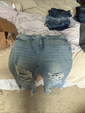 Relaxed Fit Distressed Light Blue Women’s Jeans
